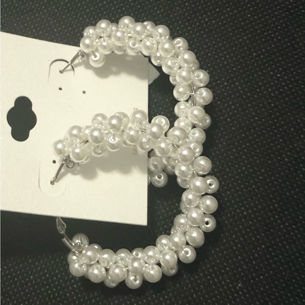 Natasha faux white oversized pearl silver plated‎ hoop earrings new - Picture 3 of 15